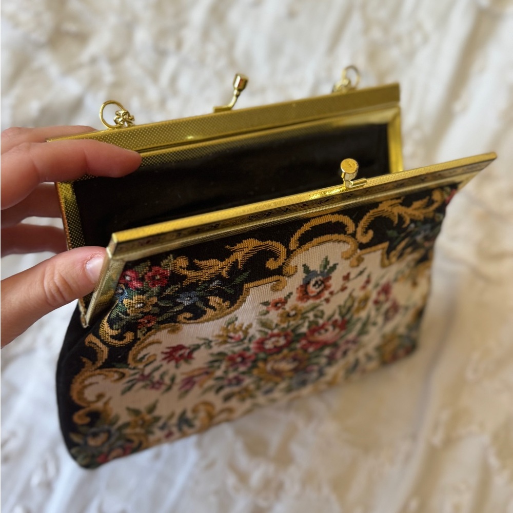 VINTAGE Elegant Floral Tapestry Clutch NEVER USED Gold Accents
